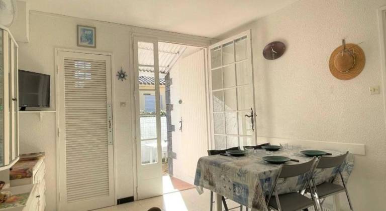 Villa with 1 room for 4 persons — photo 4
