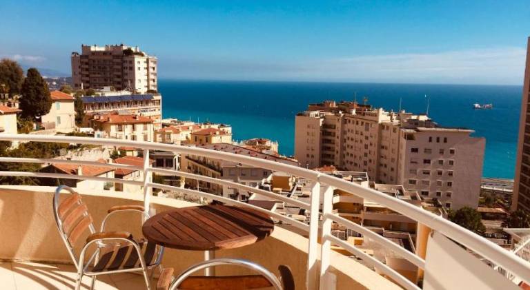 Sunny one bed, sea view, larvotto beach, Monaco in Roquebrune-Cap-Martin