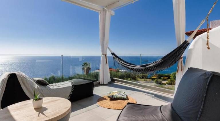 Wonderful holiday apartment with terrace & yard | Perfect for remote work | Dogs allowed in Ierapetra