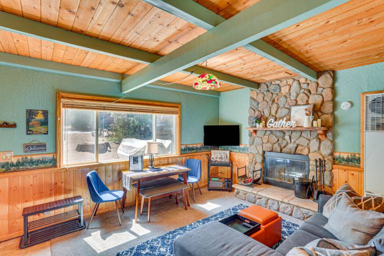 1 Mi to Snow Summit: Big Bear Lake Cabin! — photo 5