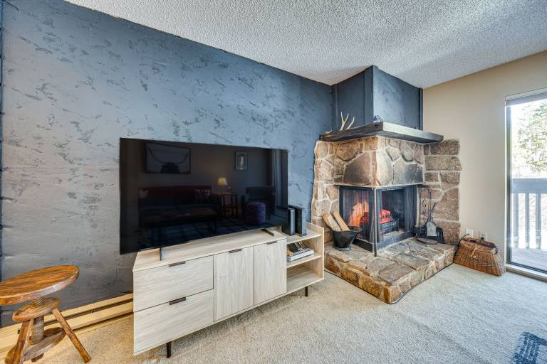 6 Mi to Skiing: Condo w/ Balcony in Fraser! — photo 5