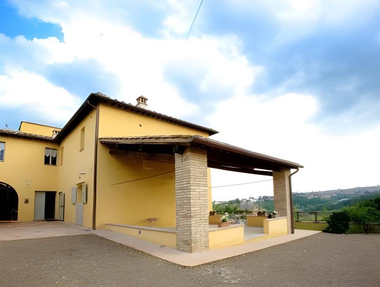 Wonderful house with grill, pool & yard | Pets allowed in Siena