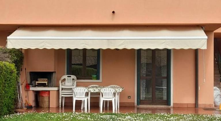 Rental apartment with pool, terrace & yard — photo 3