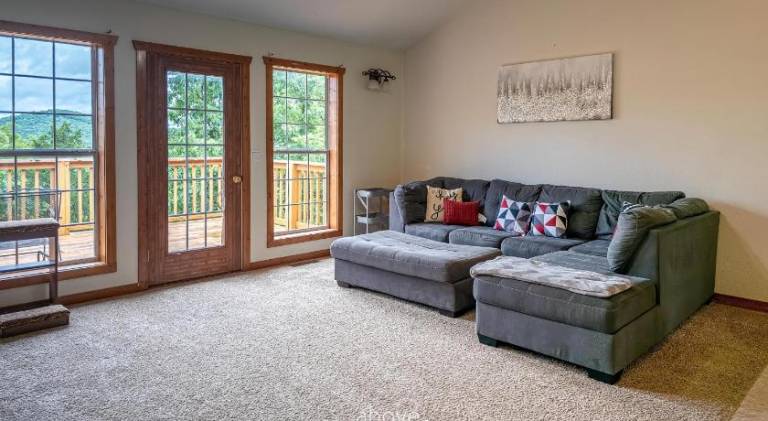 Beautiful house with pool | Perfect for remote work | Pet-friendly in Branson, MO