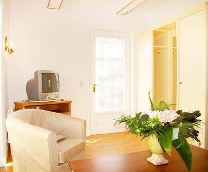 Apartment with terrace — photo 3