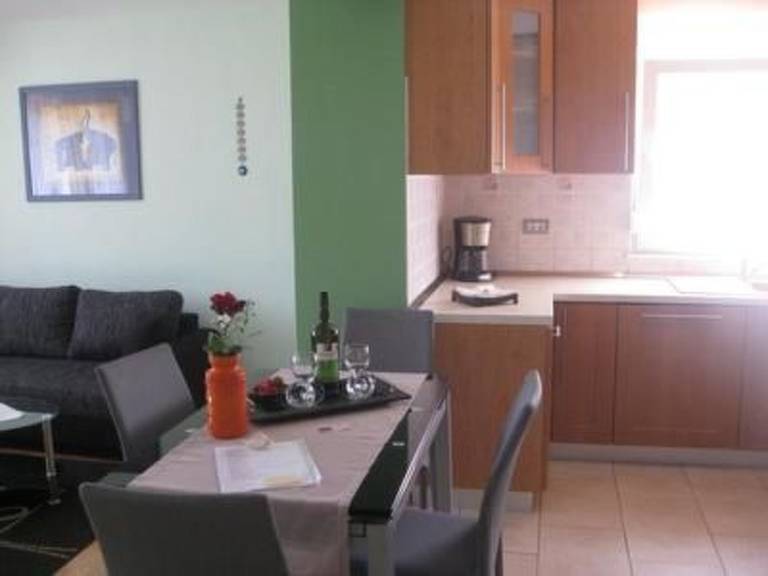 Rental apartment with grill, yard & terrace — photo 5