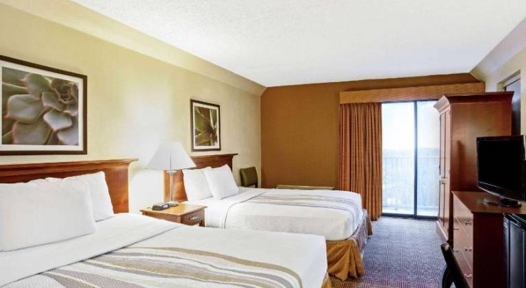 La Quinta Inn & Suites by Wyndham Stamford / New York City — photo 5