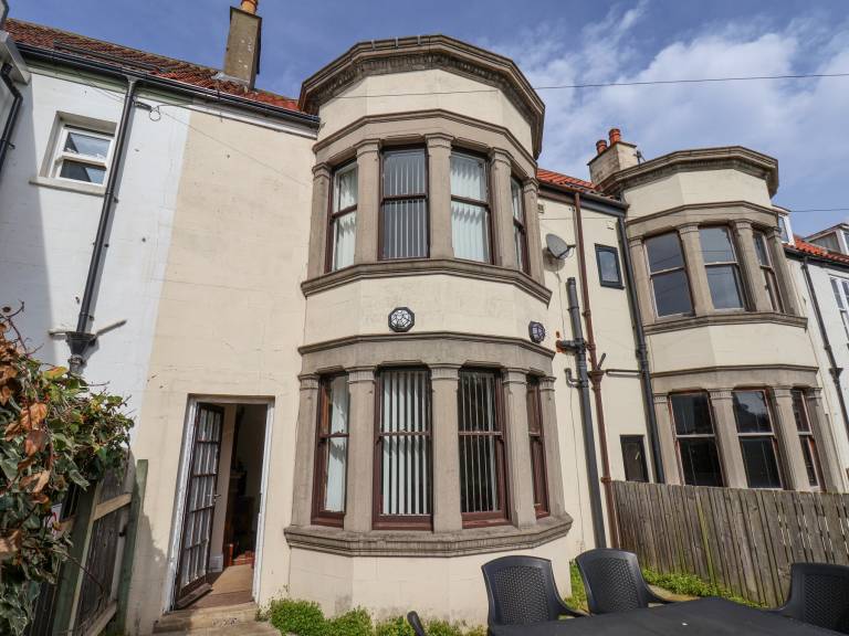Cottage with yard & terrace | Beach view in Whitby