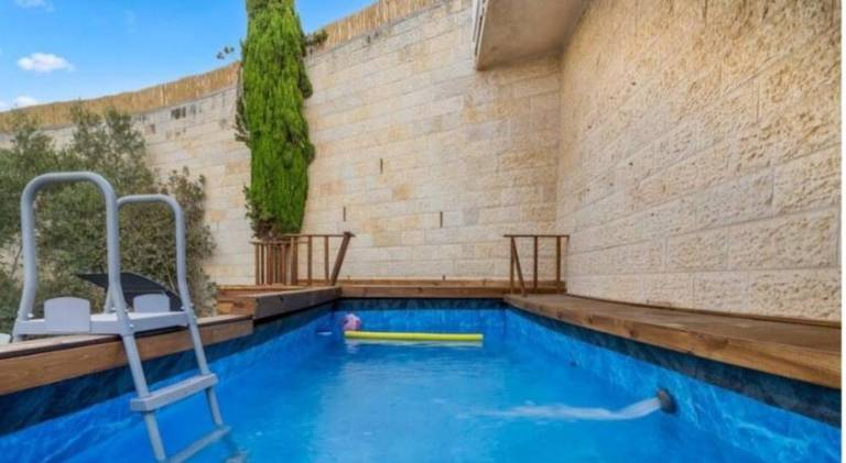 Rental apartment with jacuzzi & pool | Pet-friendly in Jerusalem