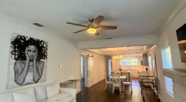 House with 1 room for 6 persons in West Palm Beach, FL