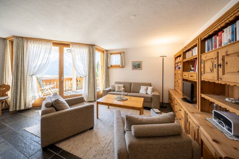 Chasa Munt Plan: Schöne 3.5 Zimmerwohnung mit Aussicht auf die Unterengadiner Dolomiten — photo 2