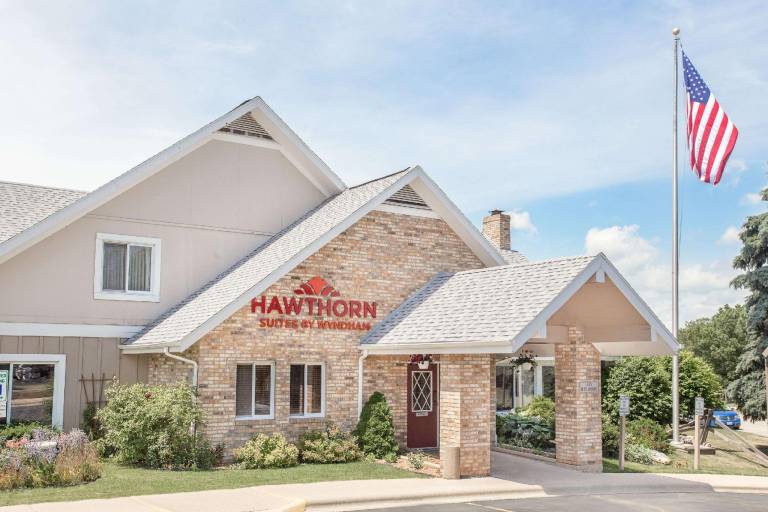Hawthorn Extended Stay by Wyndham Green Bay in Lam