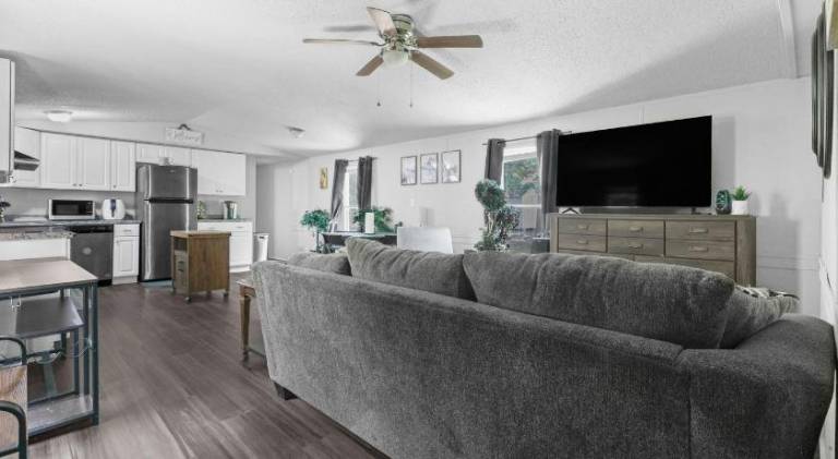 Vacation home with jacuzzi — photo 2