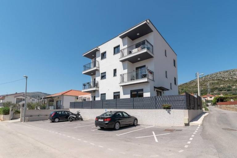 Holiday apartment with terrace — photo 2