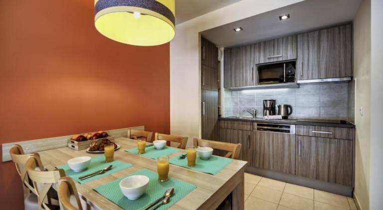 Serviced apartment with pool & terrace — photo 5