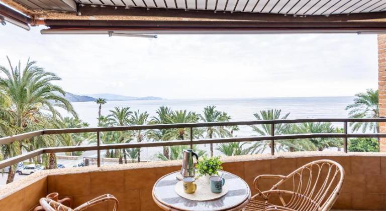 Fully equipped holiday apartment with patio, yard & pool | Next to the beach | Pets are welcome in Almunecar
