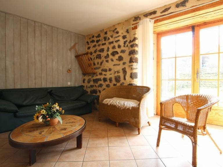 Farm cottage in Saint-Christophe-sur-Dolaison with terrace and private ensuite rooms — photo 5