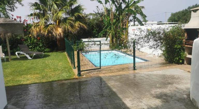 Vacation home with private pool, terrace & yard — photo 4