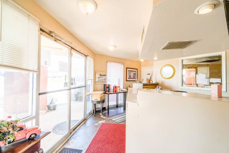 Castle Inn & Suites By OYO Chickasha — photo 2