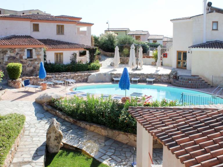 Family-oriented holiday apartment with grill, yard & pool | Pet-friendly — photo 3