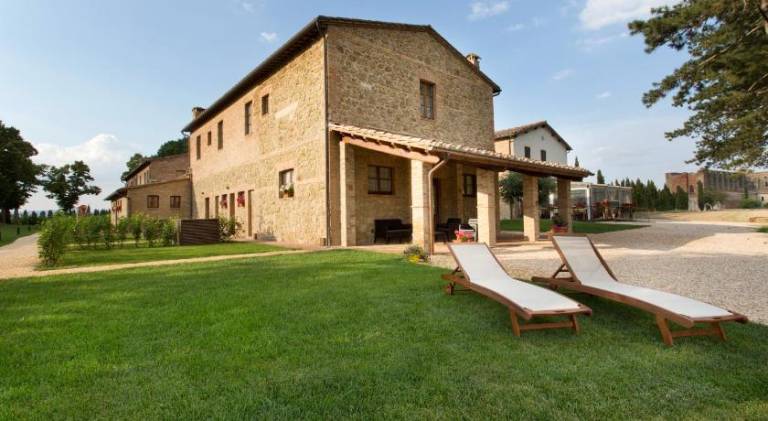 Family-oriented house with pool, garden & terrace | Pets allowed in Chiusdino