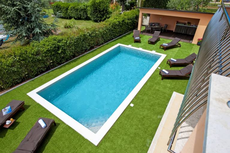 Villa with private pool, BBQ & hot tub — photo 4