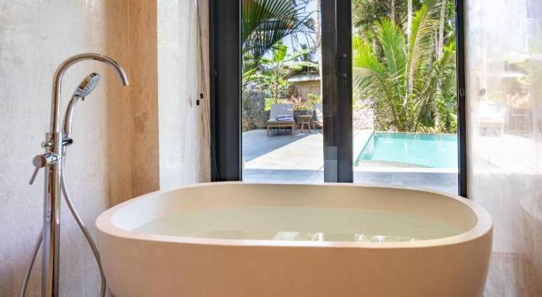 Children-friendly villa with BBQ, yard & private pool | Perfect for remote work | Dogs allowed — photo 4