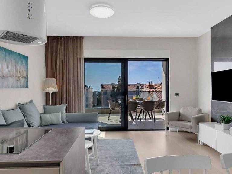Holiday apartment with terrace in Tucepi