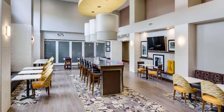 Hampton Inn & Suites Knoxville Papermill Drive — photo 2
