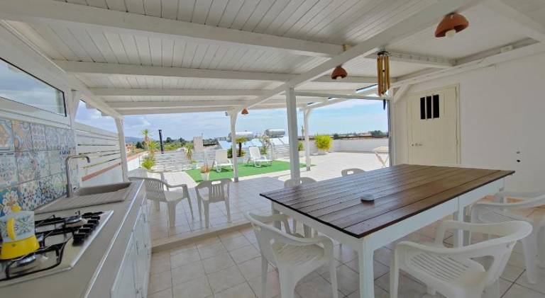 Holiday apartment with private pool, terrace & garden — photo 3