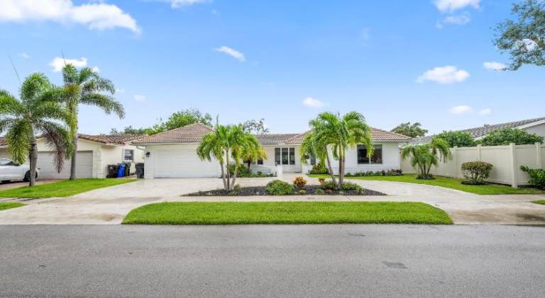 Sail Away Beach Cottage in Fort Lauderdale, FL