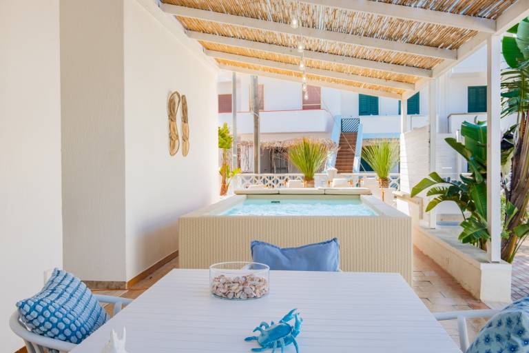 Villa with barbeque, jacuzzi & private pool | Sea view — photo 2