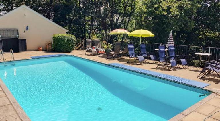 House with hot tub & pool — photo 4