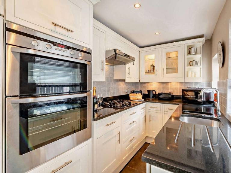 Cottage with 2 rooms for 4 persons — photo 3