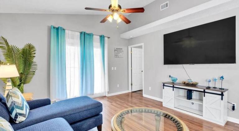Walk 2 2Pools & Beach Front Back Covered Area Kids Rm — photo 2