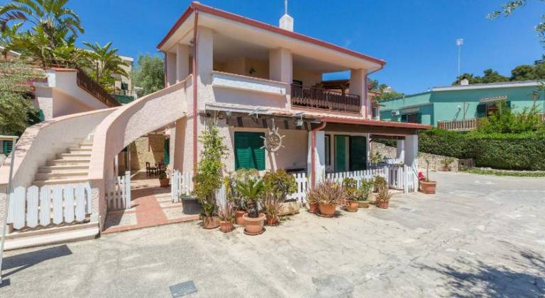 Apartment with garden & patio in Vieste