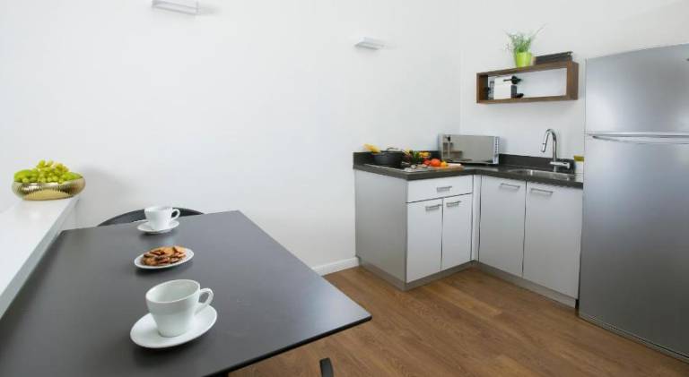 Children-friendly serviced apartment with patio & pool | Beach nearby | Perfect for remote work | Dogs allowed — photo 5