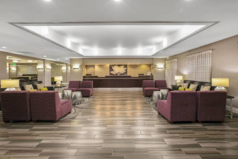 La Quinta Inn & Suites by Wyndham DFW Airport South / Irving — photo 2