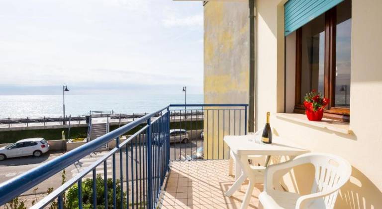 Apartment with 2 rooms for 6 persons — photo 4