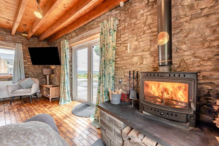 Cottage with jacuzzi — photo 2