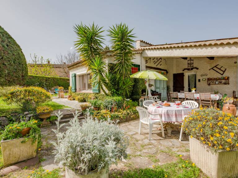 Family-oriented wonderful house with garden, patio & BBQ | Nature view | Pets are welcome — photo 2