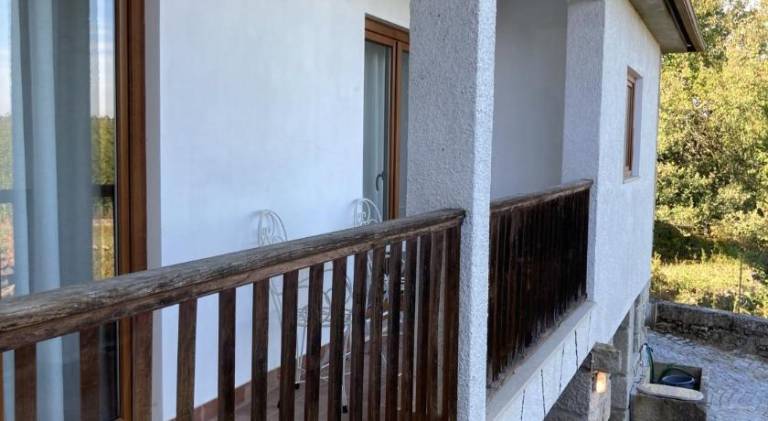 Vacation home with terrace & yard — photo 3