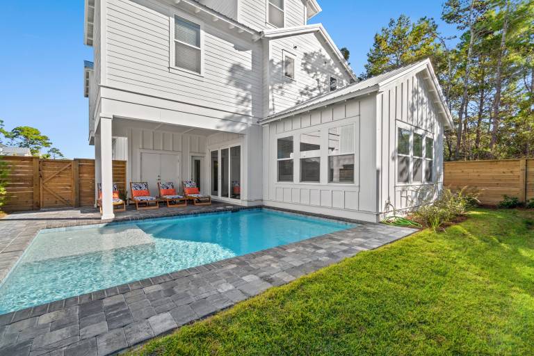 Vacation home with barbeque, terrace & private pool in Miramar Beach, FL