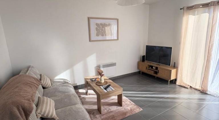 Vacation home with 2 rooms for 5 persons in Villenave-d'Ornon