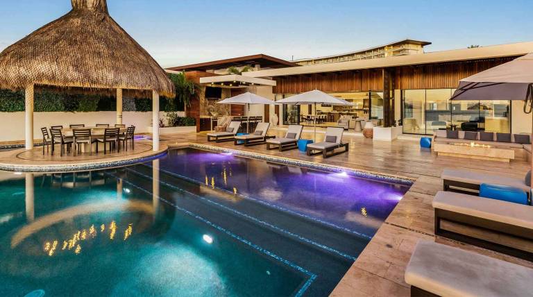 567 m&sup2; Villa