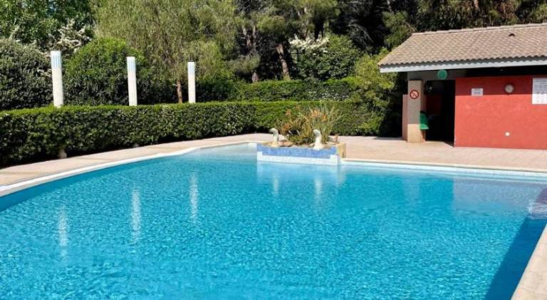 Rental apartment with yard & private pool — photo 3