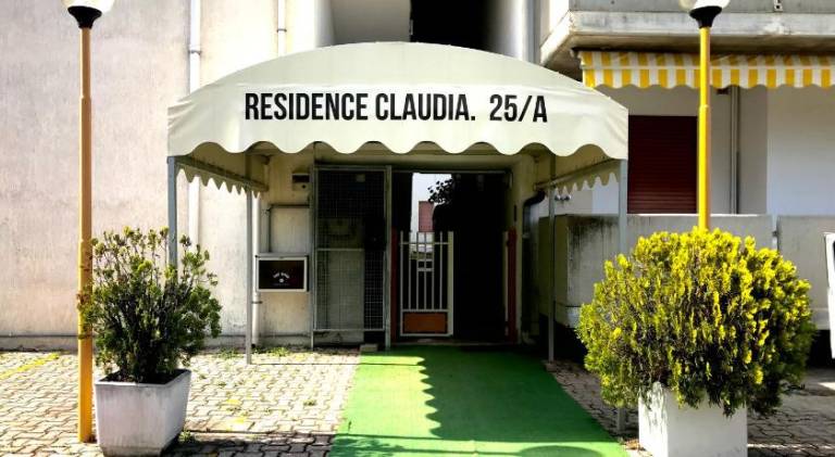 Serviced apartment with grill, private pool & yard in Teramo