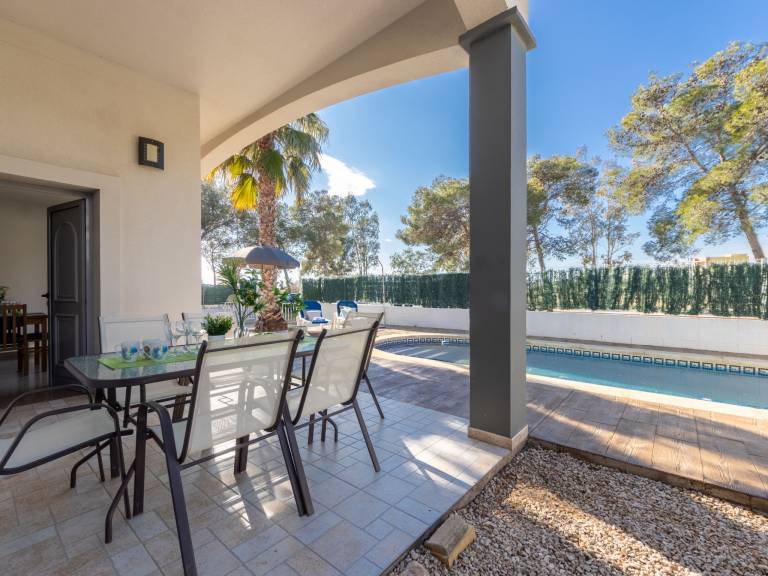 Children-friendly wonderful vacation home with terrace, yard & private pool | Pets allowed — photo 2