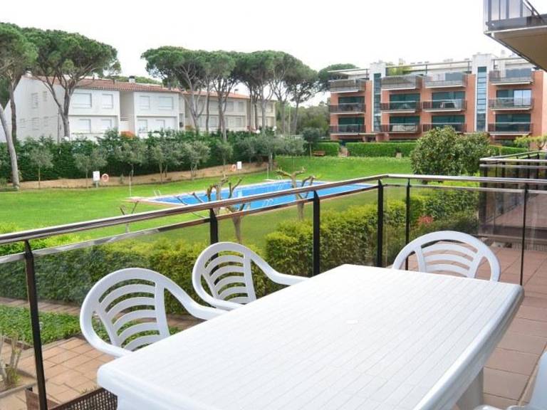 Luxury Apartment with Golf View, Pool, and Near Beach in Pals – Sleeps 6 — photo 3