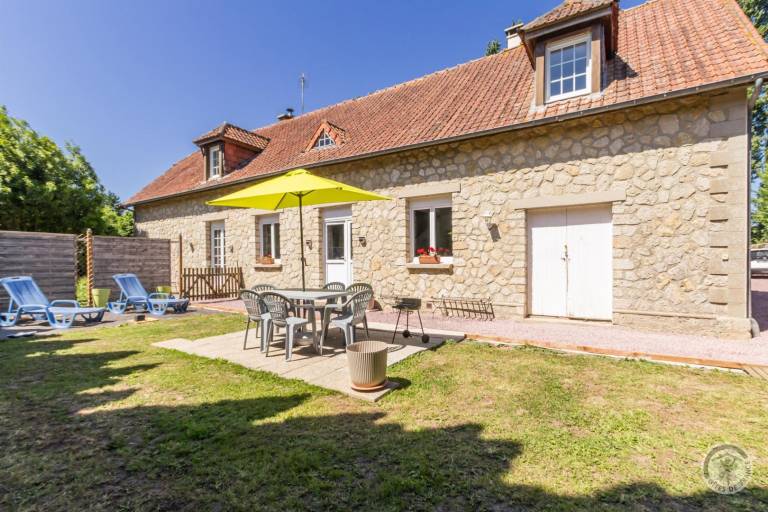 Gite with patio, garden & barbecue in Coutances